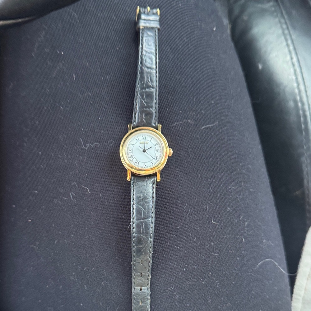 Gucci Black and Gold Women's Watch